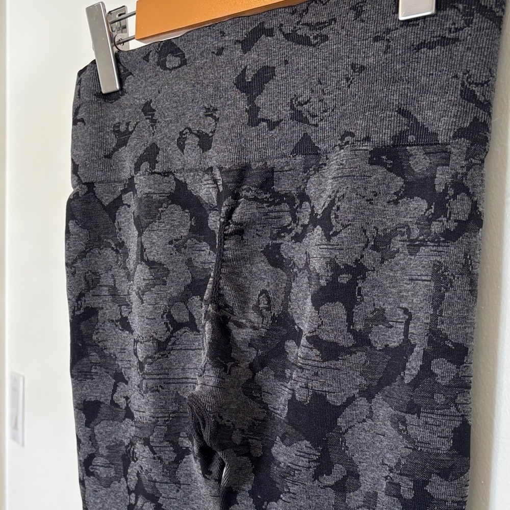 Gymshark Black Patterned Leggings - Picture 4 of 6